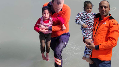 Sulama kanalına düşen Afra’yı belediye personeli kurtardı