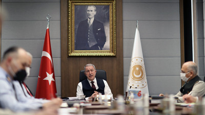 Bakan Akar'dan komutanlarla toplantı