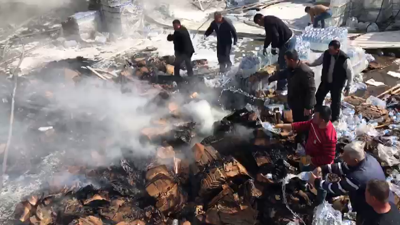 Su fabrikasındaki yangına pet şişeyle müdahale ettiler