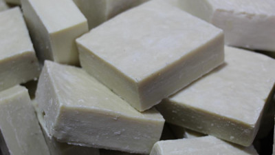 Öyle bir şeyden sabun yaptı ki deri hastalıklarının kökünü kazıyor