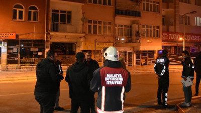 Kolonlarından sesler gelen 5 katlı bina tahliye edildi