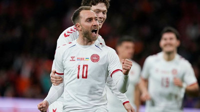 Danimarkalı futbolcu Eriksen, kalp krizi geçirdiği statta gol attı