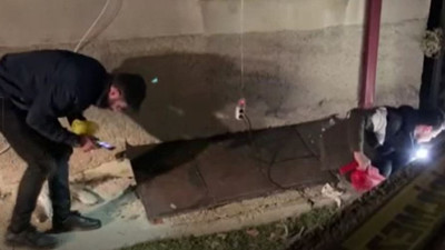 Polis altınları elektrik süpürgesiyle topladı