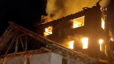 Ahşap evi alevler sardı can pazarı yaşandı