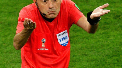 Cüneyt Çakır'a Dünya Kupası şansı doğdu. Bakın hangi ülke ünlü hakeme teklif yaptı