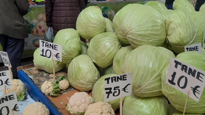 Ne günlere kaldık! Çeyrek lahana 10 TL