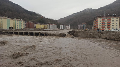 Kastamonu'da eriyen kar suları köprüyü yıktı
