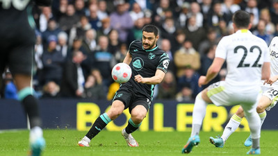 Milli futbolcumuz Ozan Kabak'tan kötü haber geldi