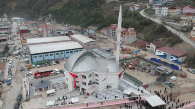 Beşiktaş Camisi ibadete açıldı