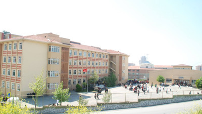 İstanbul’da bir okul müdürü oruç tutmayan öğrencilere kantin dışında yeme ve içmeyi yasakladı