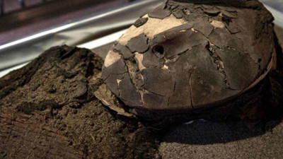 Topraktan cesetler fırladı yetkililer o noktaya bayrak dikip uzaklaştı