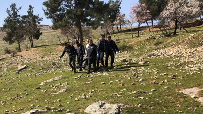 Antep'te bir genç ağaca asılı halde bulundu