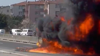 Yalova'da şaşkına çeviren olay. 2 araç cayır cayır yandı