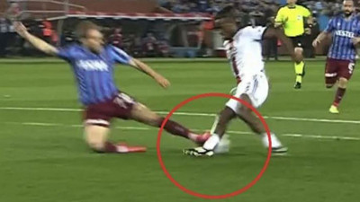 Beşiktaşlıları çıldırtan pozisyon! Penaltı beklediler, Hakem Zorbay Küçük VAR'a bile gitmedi