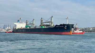 Haydarpaşa Limanı'nda yük gemisi karaya oturdu