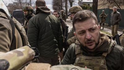 Zelensky'nin İki fotoğrafı arasında 40 gün var. Dünya bu fotoğrafı konuşuyor