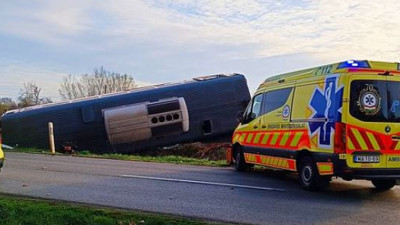Macaristan'da kamyon raylara girdi facia yaşandı
