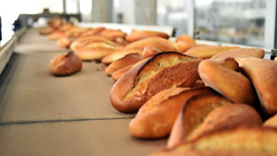 Halk ekmek bir ilçede 1 ay bedava dağıtılacak. Bir hayırsever halk ekmeğin 1 aylık parasını ödedi. Dünyayı iyi insanlar kurtaracak