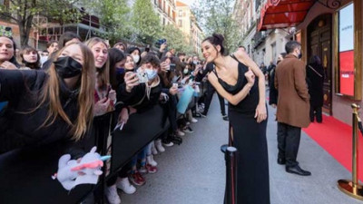 İspanya'da Cansu Dere rüzgarı!