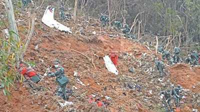 Çin'de 132 yolcu taşırken düşen uçağın pilotuyla ilgili flaş iddia!