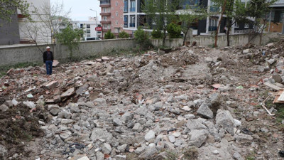 Kepçe operatörü adresi karıştırdı yanlış binayı yıktı