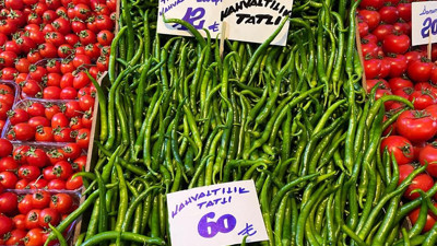 Biberin kilosu 60 TL. Pazarda fiyatı gramla yazılmaya başladı