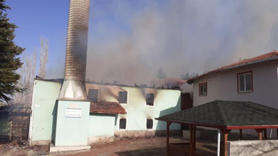 Çorum'da köy camisi yandı