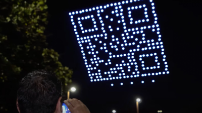 Dünyanın en pahalı şakası: Yüzlerce drone ile QR kod oluşturdu