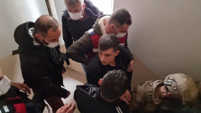 Antalya'da suç makinesi teslim olmayıp intihar etti