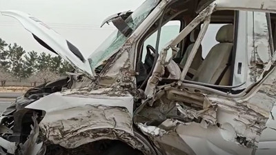 Gaziantep'te öğrenci servisi ile tır çarpıştı