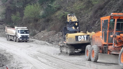 Heyelanın kapattığı yol 7 gündür kapalı