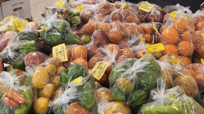 Marketlerin büyük şeytanlığı. Çürüğe çıkan meyveler vatandaşa bu adla satılıyor