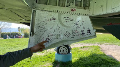 Şehit pilotun adının verildiği parktaki savaş uçağına bunlar yazıldı