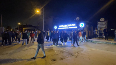 Kocaelispor taraftarları tesis bastı futbolculara öfke kustu! Tam 300 kişi haykırdı