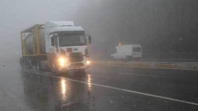 Bolu Dağı'nda kar yağışı başladı (11 Nisan 2022)