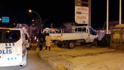 Akaryakıt istasyonunda korkulu dolu anlar