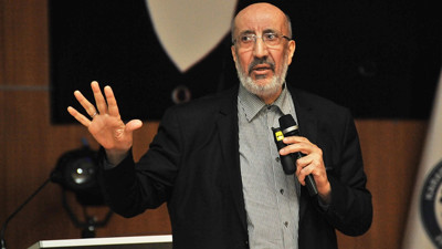 Abdurrahman Dilipak'tan şampanya patlatan türbanlı kadınlara eleştiri: Zıvanadan çıktılar