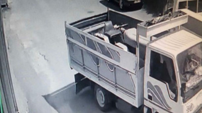 Çaldıkları traktörü galeriye sattılar