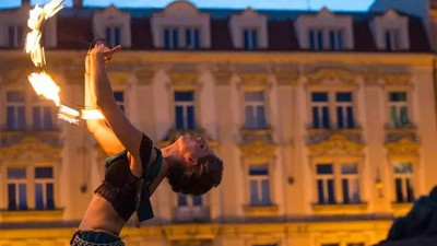 AKP’li belediyenin savunması resmi belgeyle çürütüldü. Çek kızlarının ateş dansını izlemeye gidecekler