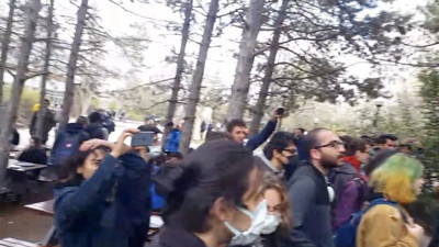 Ali Babacan mezun olduğu okula giremedi. Öğrenciler protesto etti