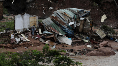 Su ve toprak 45 kişiyi yuttu
