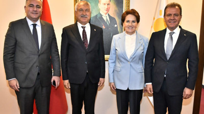 CHP'li belediye başkanlarından Meral Akşener'e ziyaret