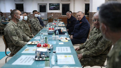 Cumhurbaşkanı Erdoğan Yüksekova’da Mehmetçikle iftar açtı