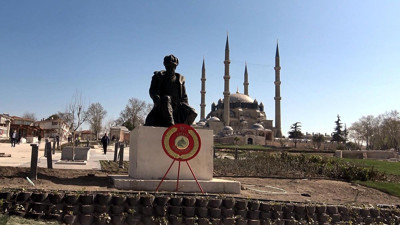 Mimar Sinan'ın heykeli yeniden Selimiye'nin gölgesinde