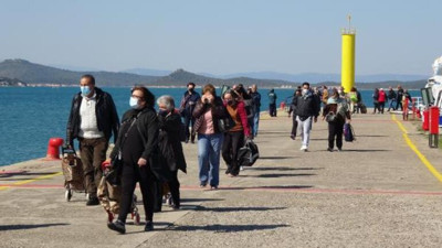Midilli'den Ayvalık'a 25 ay sonra ilk turist kafilesi geldi