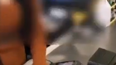 Pakistanlı densizlerin Türk kadınlara yaptıkları hareketlere bakın. Yazıklar olsun bu görüntülere müsaade edenlere