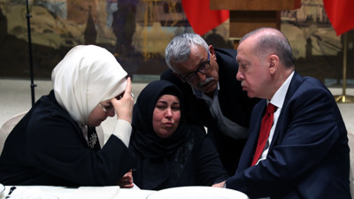 Erdoğan, şiddet mağduru kadınların yakınlarıyla bir araya geldi