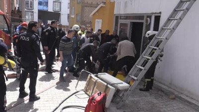 İş yerini ateşe verip kendini içeri kilitledi