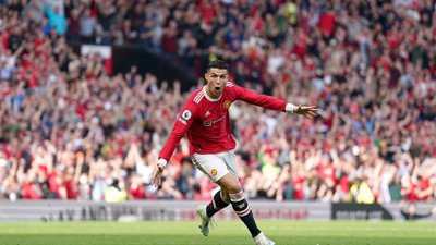 Ronaldo Norwich'i tek başına devirdi!