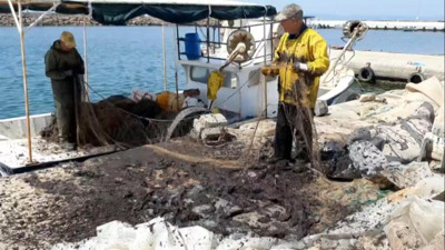 Saros Körfezi'ndeki balıkçılar bu görüntünün sebebini merak ediyor